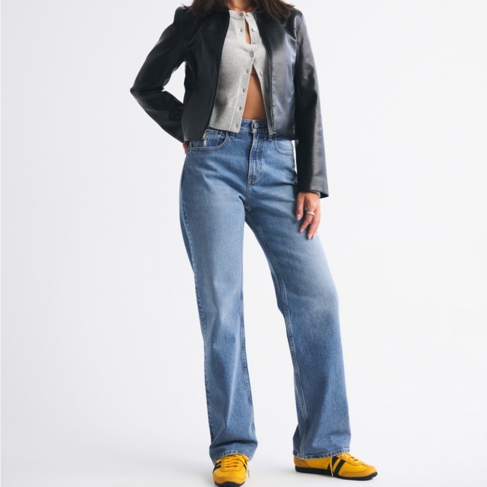 Abercrombie & Fitch 90s Relaxed Fit Ripped Jeans